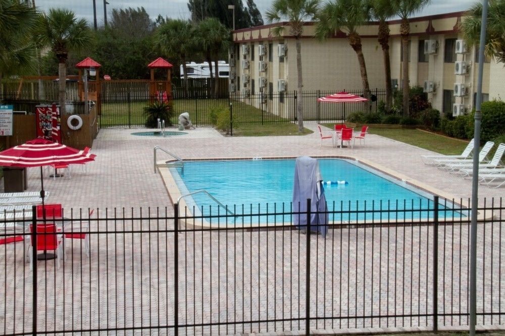 Space Coast Hotel Titusville-Kennedy Space Center Kültér fotó